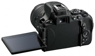     Nikon D5600 Kit (AF-S 18-105 VR) black - 