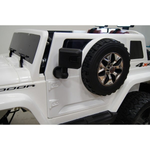    RiverToys Jeep Wrangler 999 4-4 white - 