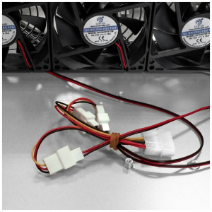 ������ ��������� ExeGate Pro 2U660-HS06 (RM 19", �=2U, �=660, ��� ��, 6xHotSwap, USB)